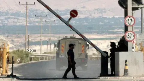 Two Individuals Gunned Down in Attack Close to Jordan-West Bank Border Crossing, Israel's Defense Forces Reports