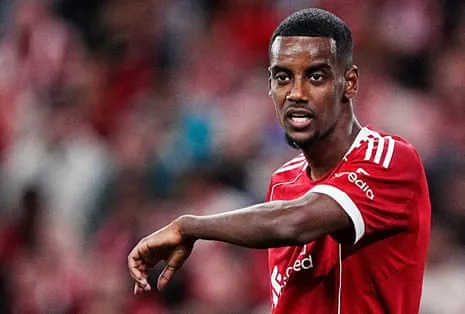 Isak's First Appearance Delivers Star Power Amid Evident Rust