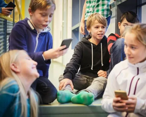 Sweden to Enforce National Smartphone Restriction in Educational Institutions