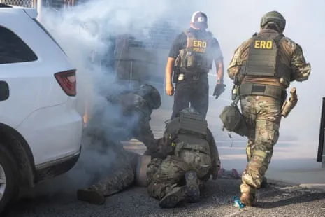 US Authorities Use Chemical Irritants and Projectiles to Disperse Chicago Immigration Protest