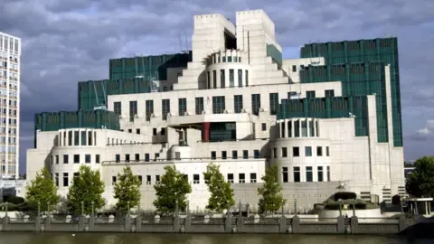 The UK's Secret Intelligence Service Introduces Deep Web Platform to Lure Spies in the Russian Federation