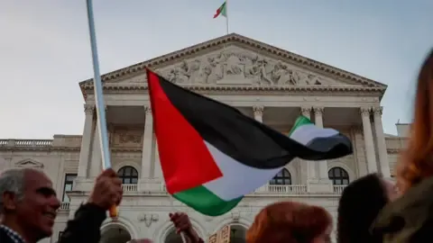 The Portuguese government declares it will endorse a sovereign Palestine.