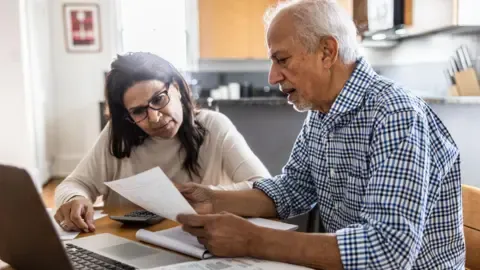 Government Pension Expected to Increase by 4.7% Starting in April